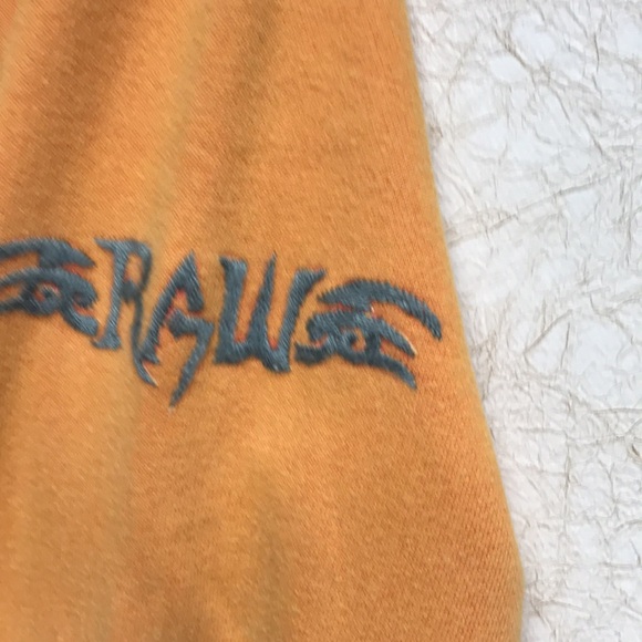 says xxl but no way I would say med.  ptp is 19 1/2 and length 25 - Picture 8 of 8